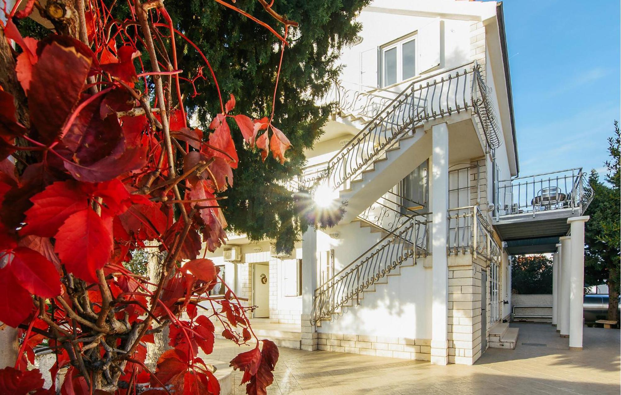 Amazing Apartment In Jezera With Wifi Vrelo Korenicko Exterior photo